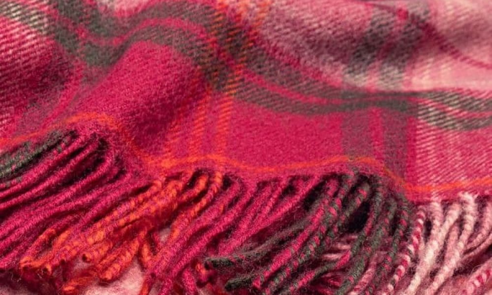 Lochcarron Hunting Rose Tartan Lambswool Blanket Lochcarron Hunting Rose Tartan Lambswool Blanket